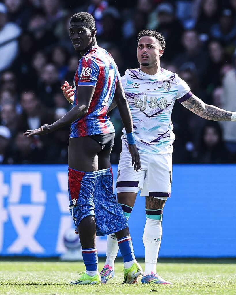 Scène choquante Premier League : Justin Kluivert baisse le short d’Ismaila Sarr en plein match