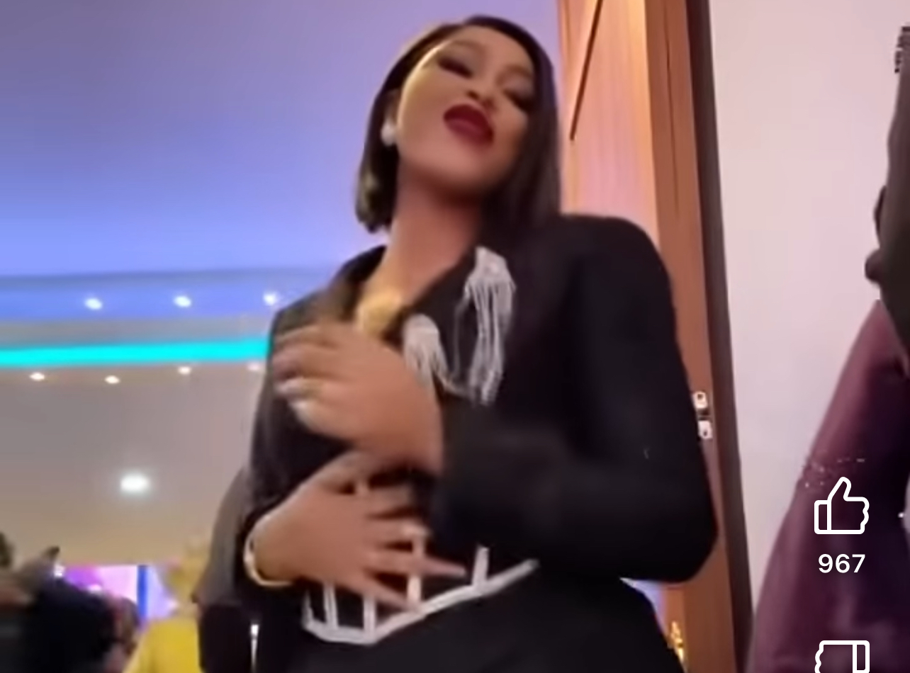 (Vidéo): Clara se déchaîne sur le morceau de Youssou Ndour