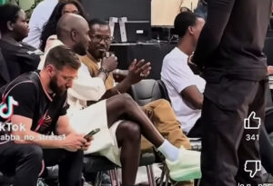 (Vidéo): La raclée de DIP Doundou Guiss à Ngaaka Blindé : «Mogui commencé eupeul »