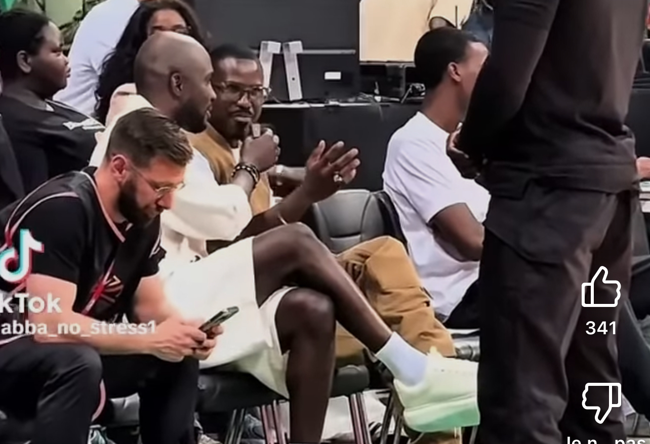 (Vidéo): La raclée de DIP Doundou Guiss à Ngaaka Blindé : «Mogui commencé eupeul »