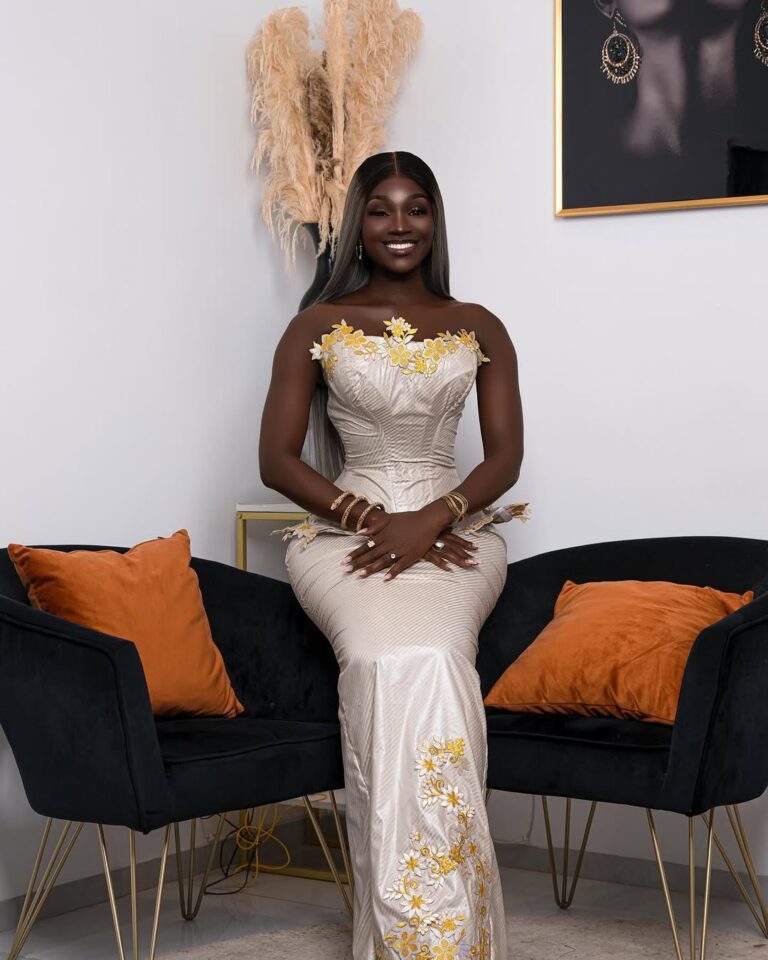 (Vidéo) : Ndakhté et la Miss Astou Sall dévoilent leurs « Sagnsés », 72 h après la Korité