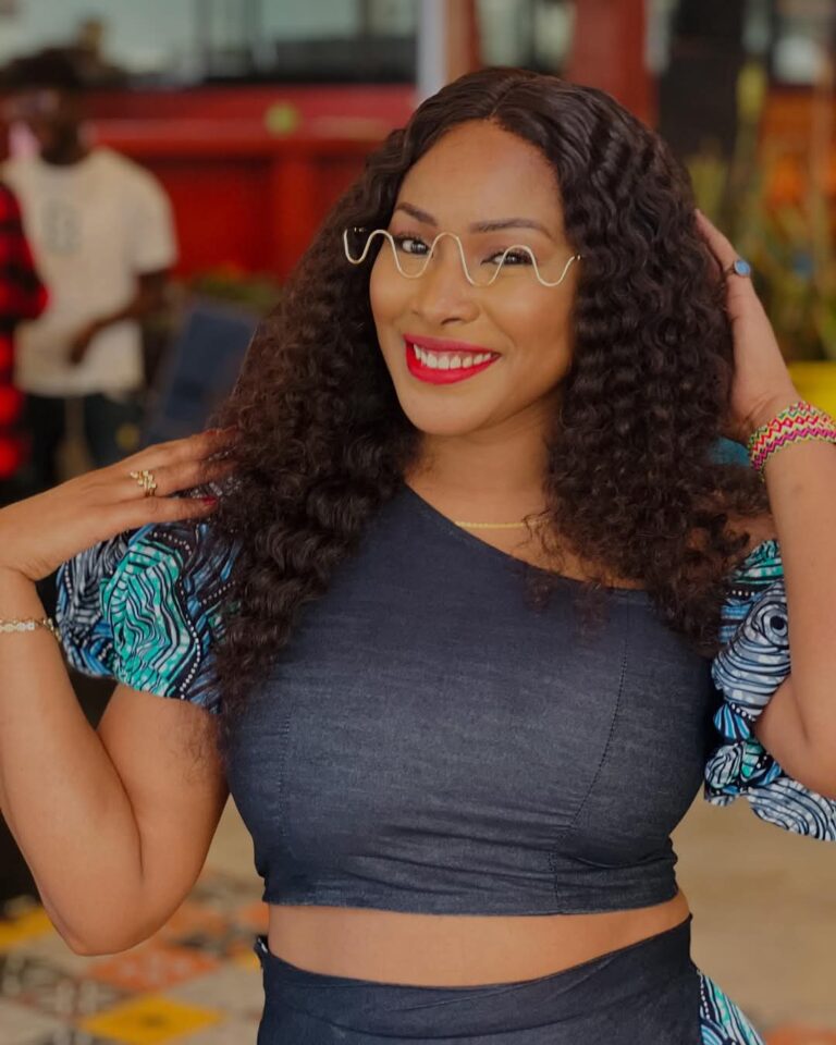 La simplicité élégante de Chadia en tenue wax