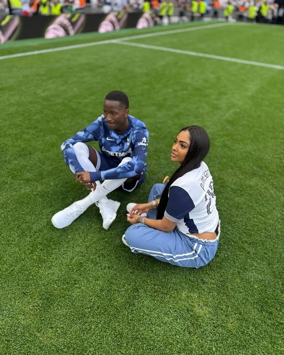 (10 photos) : Les nouveaux clichés de Pape Makhtar Sarr et sa femme séduisent la toile