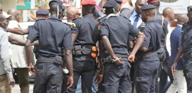 Guédiawaye : un commerçant de 68 ans brandit une ärme factice sur un policier et écope…