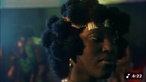 (Clip officiel) – Ashs The Best tape fort avec un magnifique clip, « SOS ».
