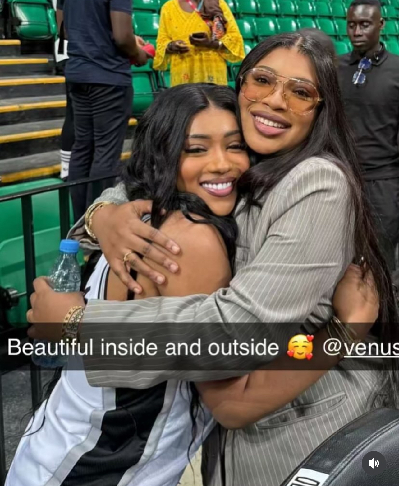 (03 photos) : Venus Ndour débarque à la Bal stylée et en toute complicité avec Racky Aïdara