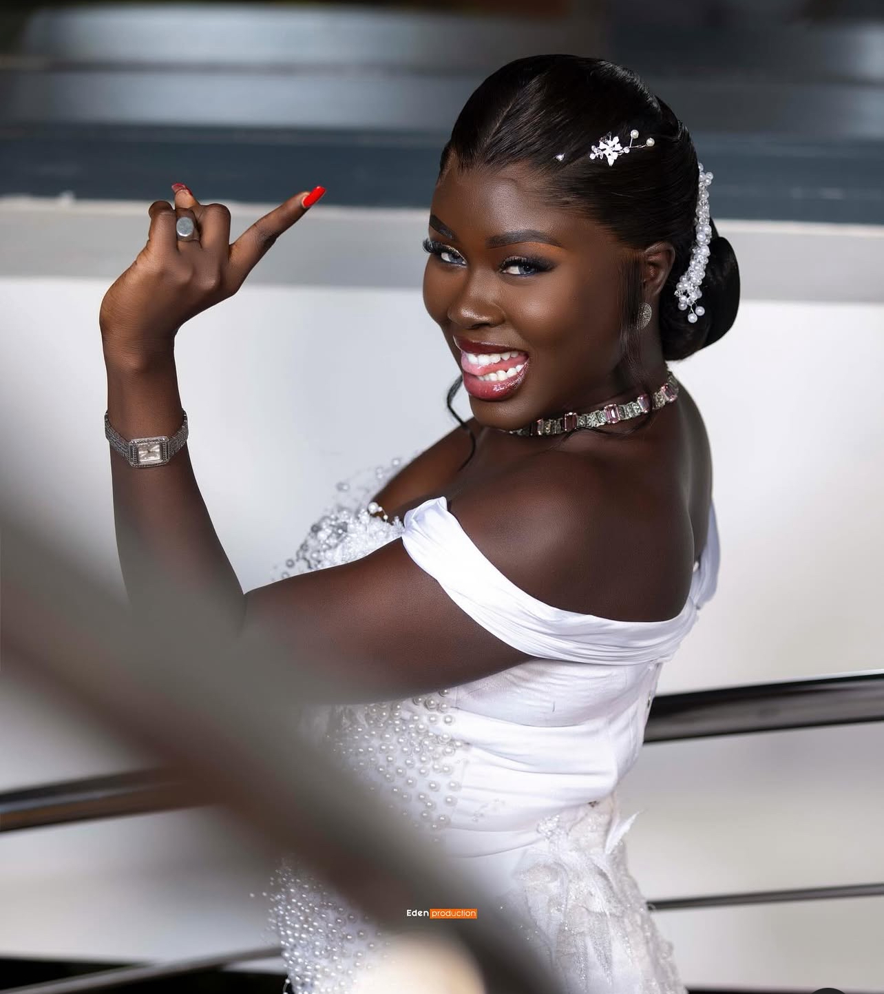 (07 photos): En robe de mariée, les images de Sokhna Bator sèment le doute sur la toile