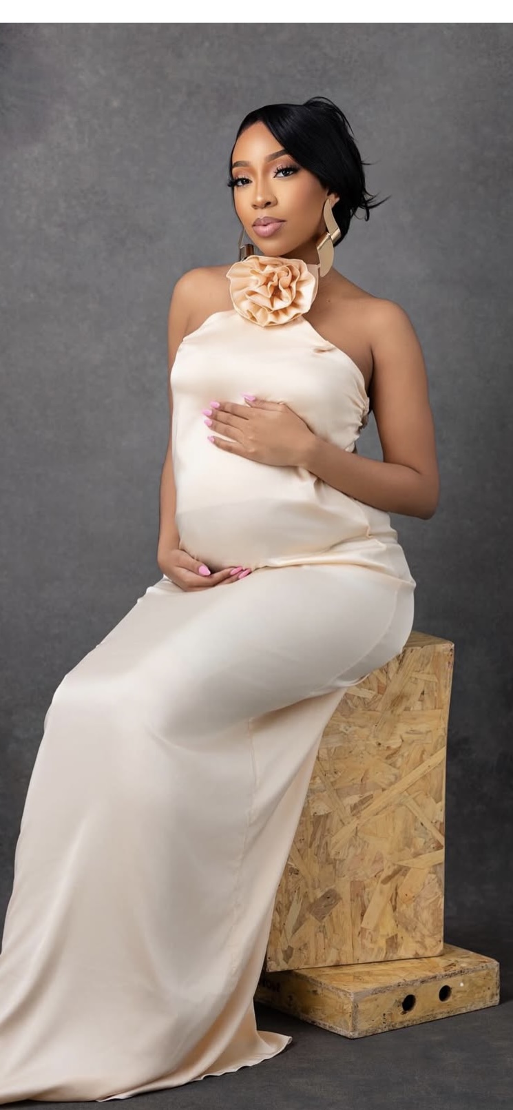 (05 photos ): Zeyna Ndour dévoile de nouvelles images de sa grossesse