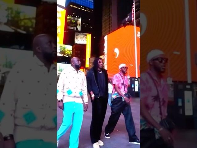 (Vidéo) : Aux Etats Unis, Wally Seck défile sur les rues New Yorkaises avec Metshop et Eumeu Badiane