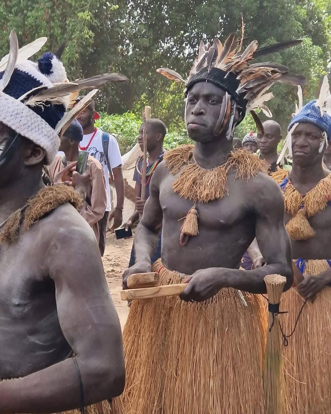 (03 photos): Krepin Diatta initié au bois sacré avec une tenue originale