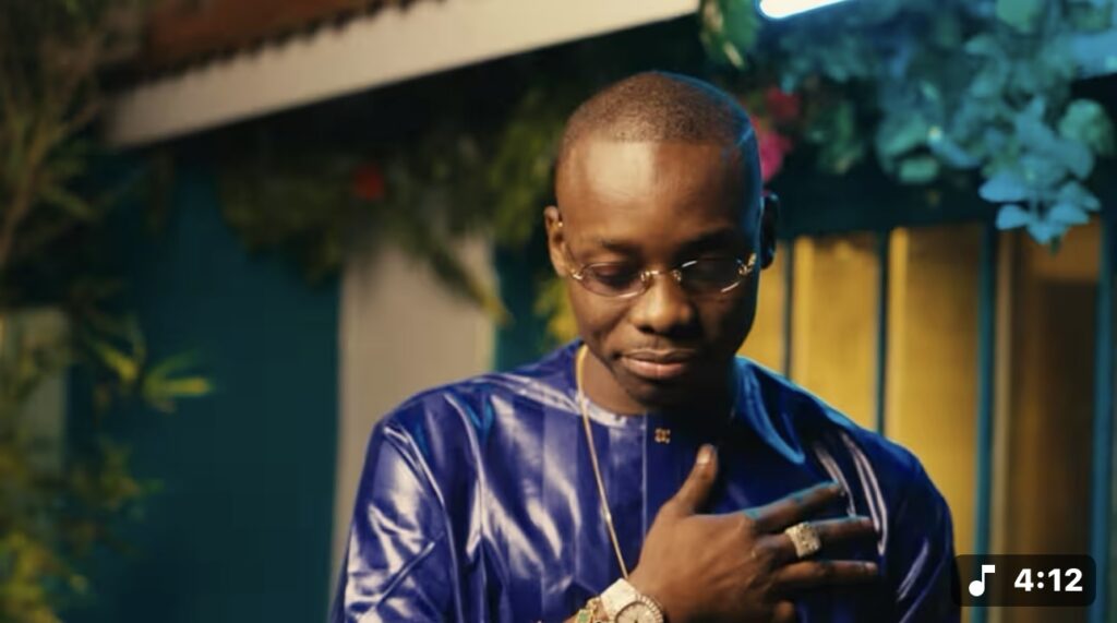 (Clip officiel) – « Attaquer », le nouveau clip de Sidiki Diabaté.