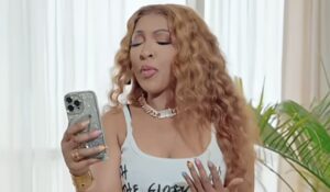 (Teaser) – Viviane Chidid annonce un nouveau clip en hommage à « Mamadi Doumbouya »