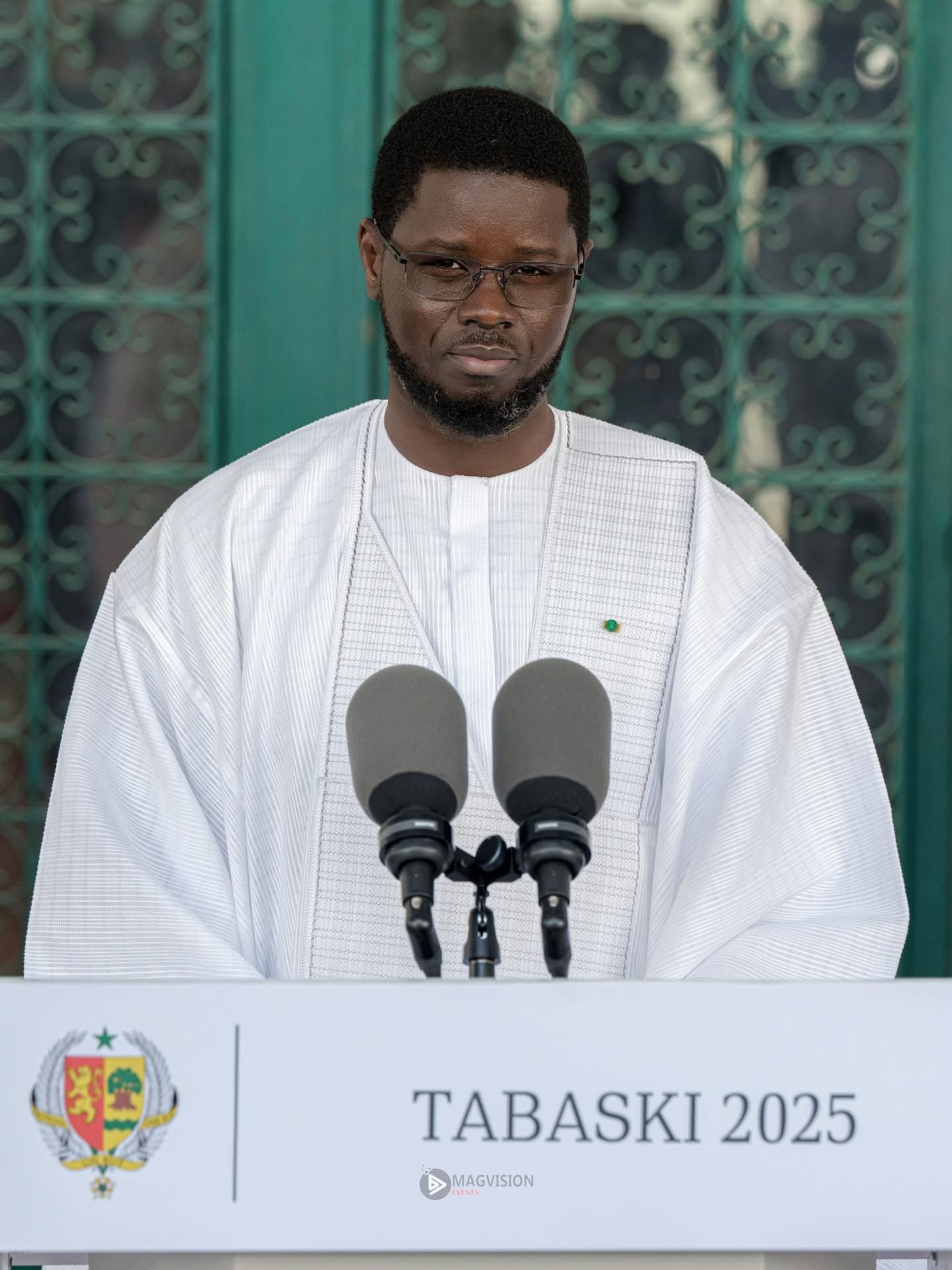 Tabaski 2025 : Diomaye illumine grande mosquée de Dakar dans une tenue immaculée