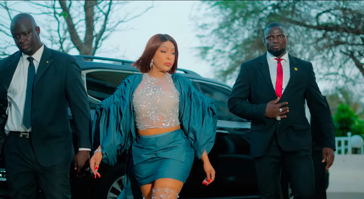 (Clip officiel)- Viviane Chidid dévoile son tube de l’été : “Sama Ex”