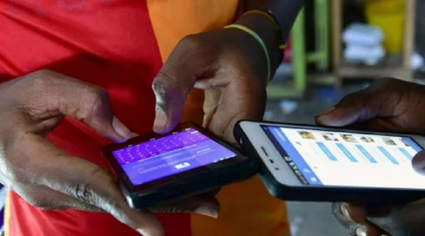 Dakar : Une Jeune femme diffuse des vidéos intimes de son amant de 68 ans sur les réseaux sociaux
