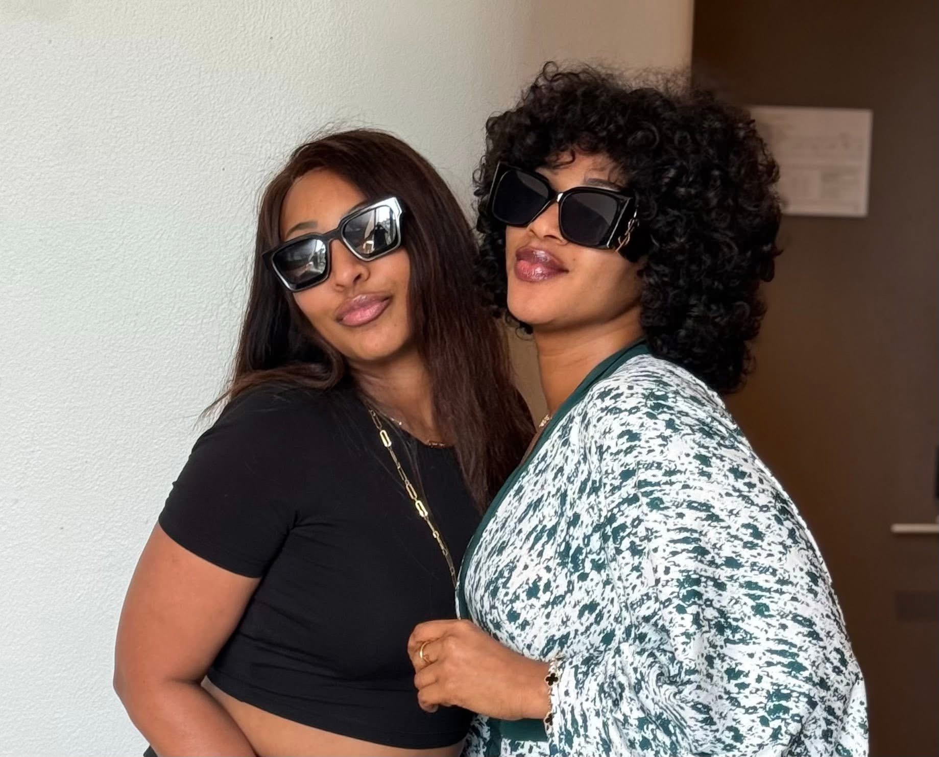 Arrêt sur image: Viviane Chidid s’affiche avec la star guinéenne Dielykaba Bintou