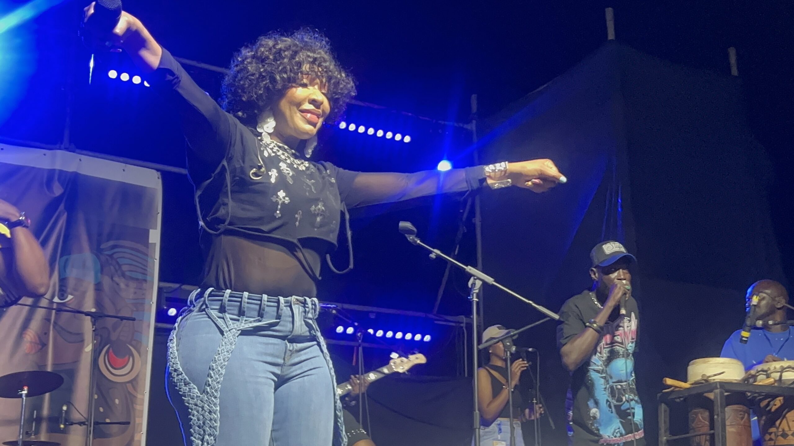 (Vidéo)- Ambiance de folie à Saint-Louis : Viviane Chidid en reine du live au Back to the Roots