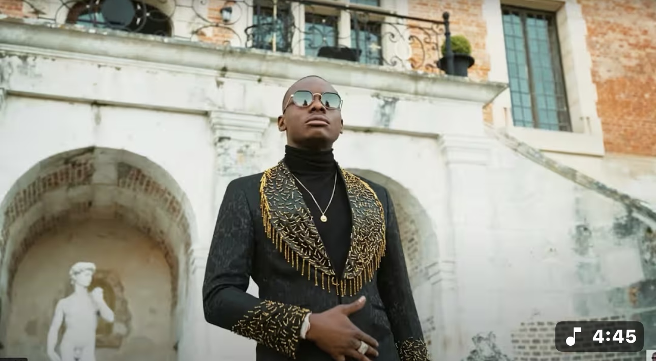 (Clip officiel) – « La femme du boss », le magnifique clip de Sidiki Diabaté.