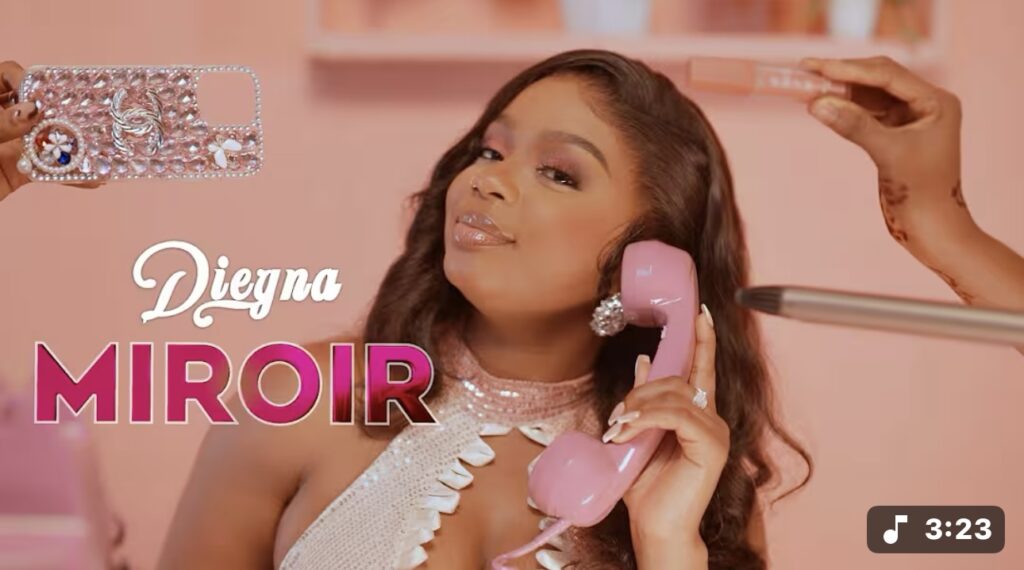 (Clip officiel) – Dieyna Baldé tape fort avec un magnifique clip, « Miroir »