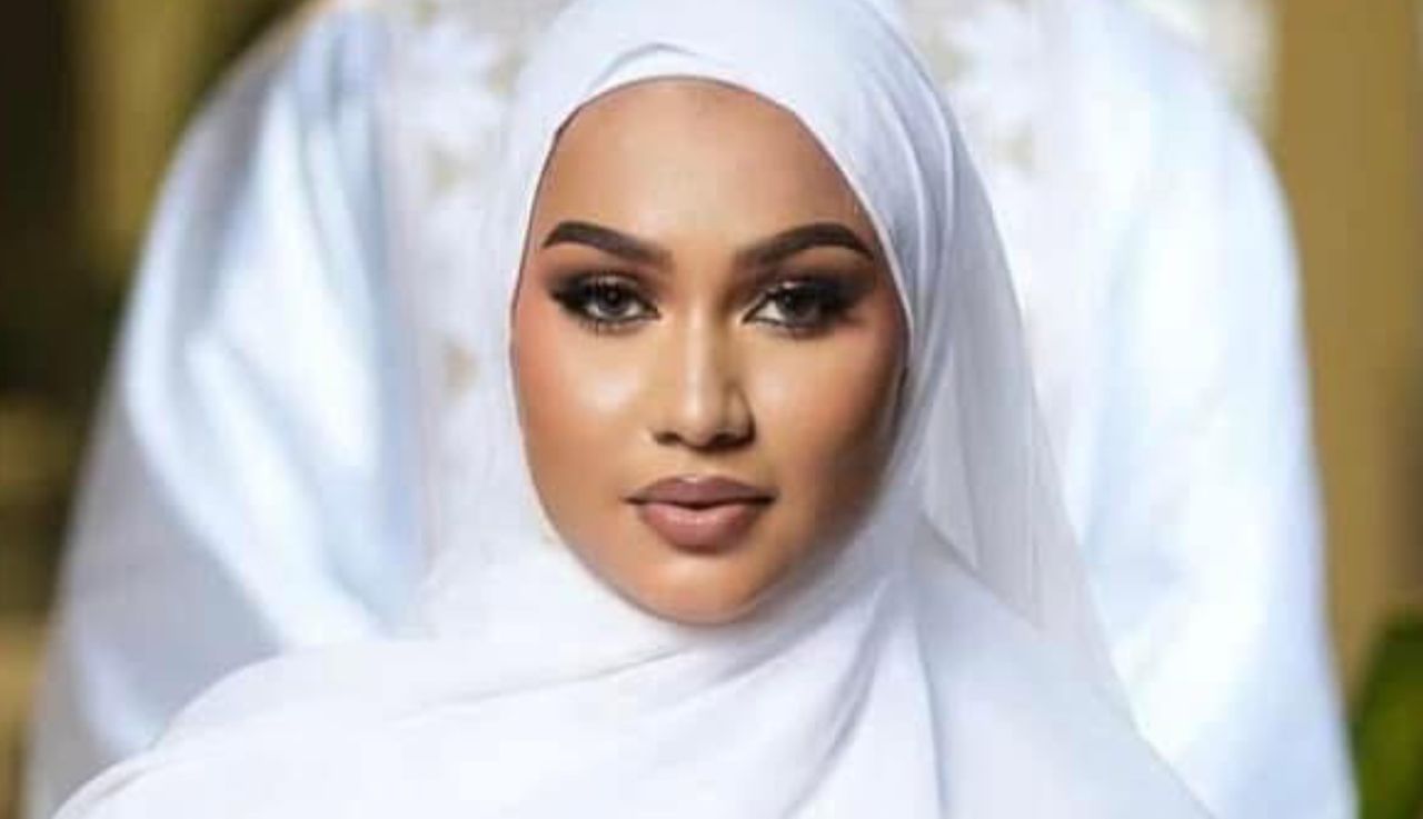 Faynara lynchée sur les réseaux après avoir retiré son hijab
