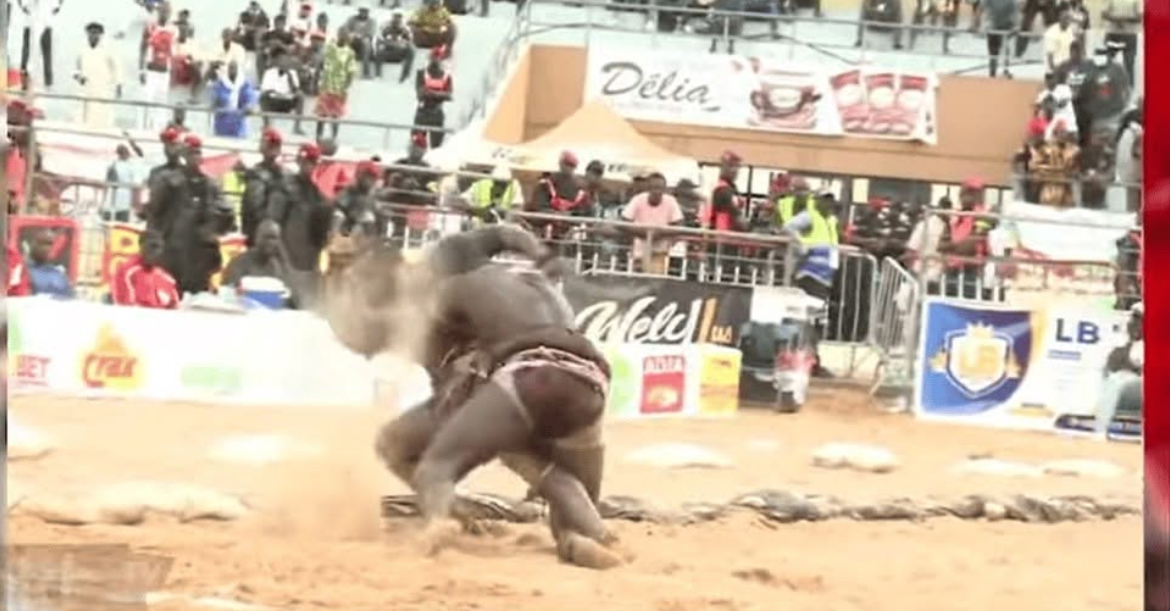 Arène nationale : Nandy Fall surprend Dame Junior et s’impose avec autorité