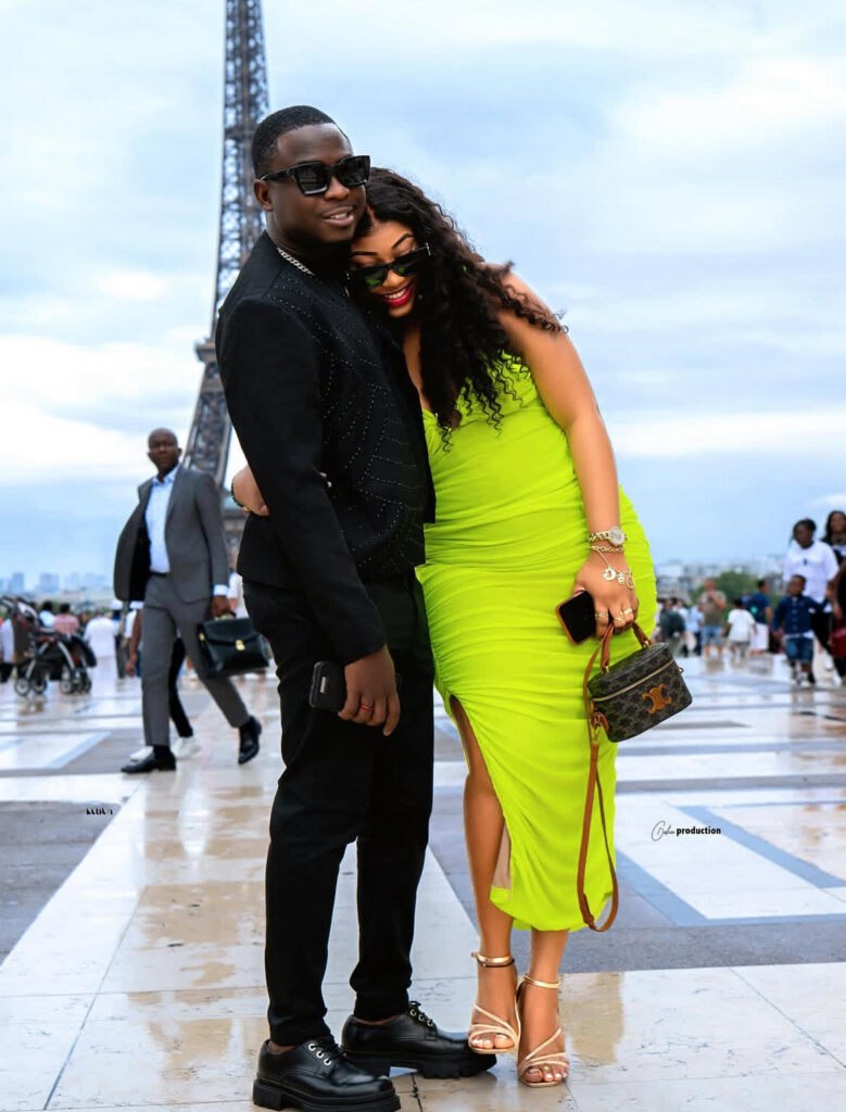 IMG_9654-779x1024 La balade romantique de Sidy Diop et sa femme dans les rues de Paris