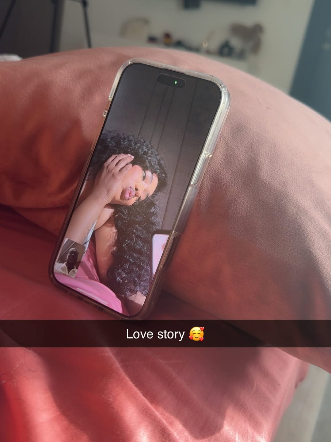(05 photos) : Racky Aidara partage son love phone avec Doro Gaye