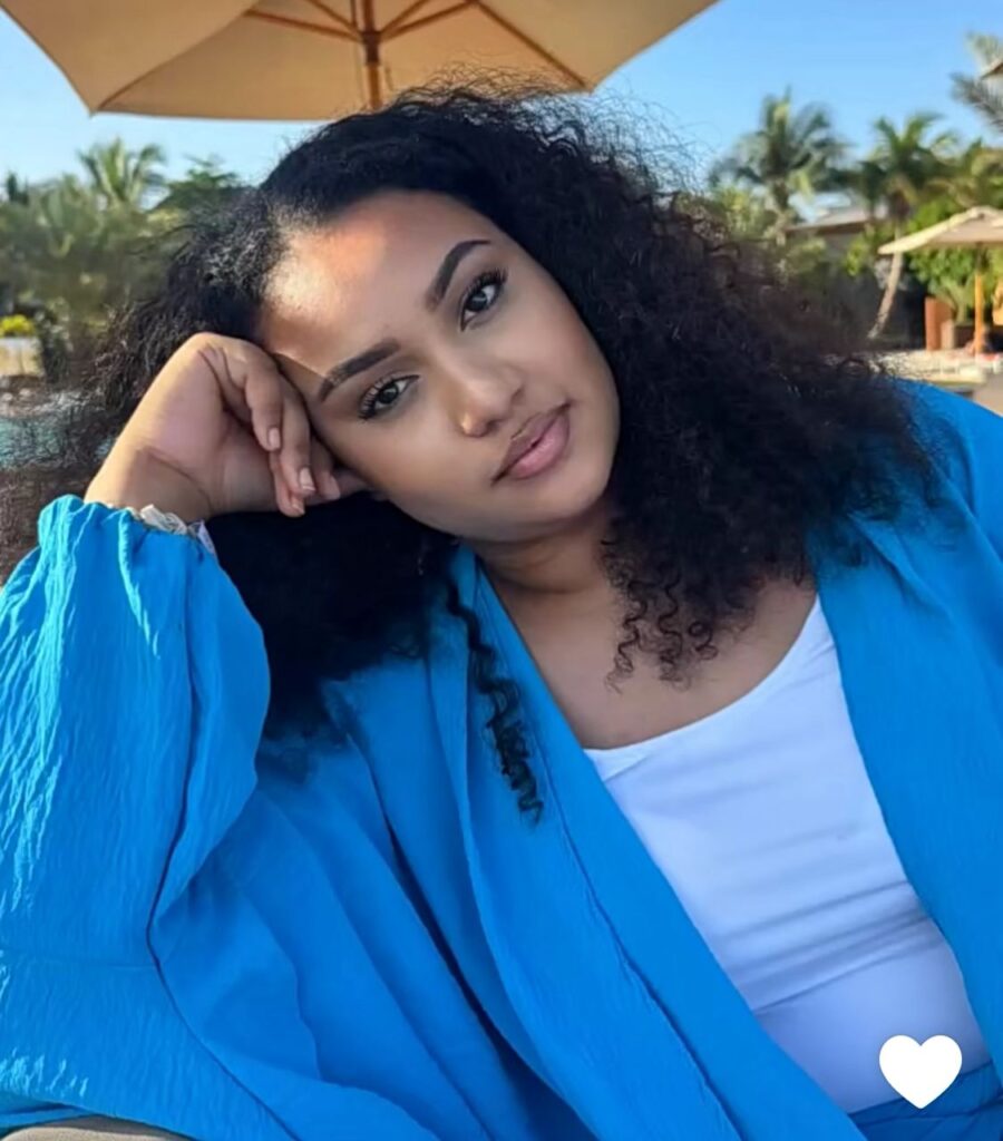 (Photos)- Faynara dévoile sa nouvelle image sans hijab: Un nouveau look assumé