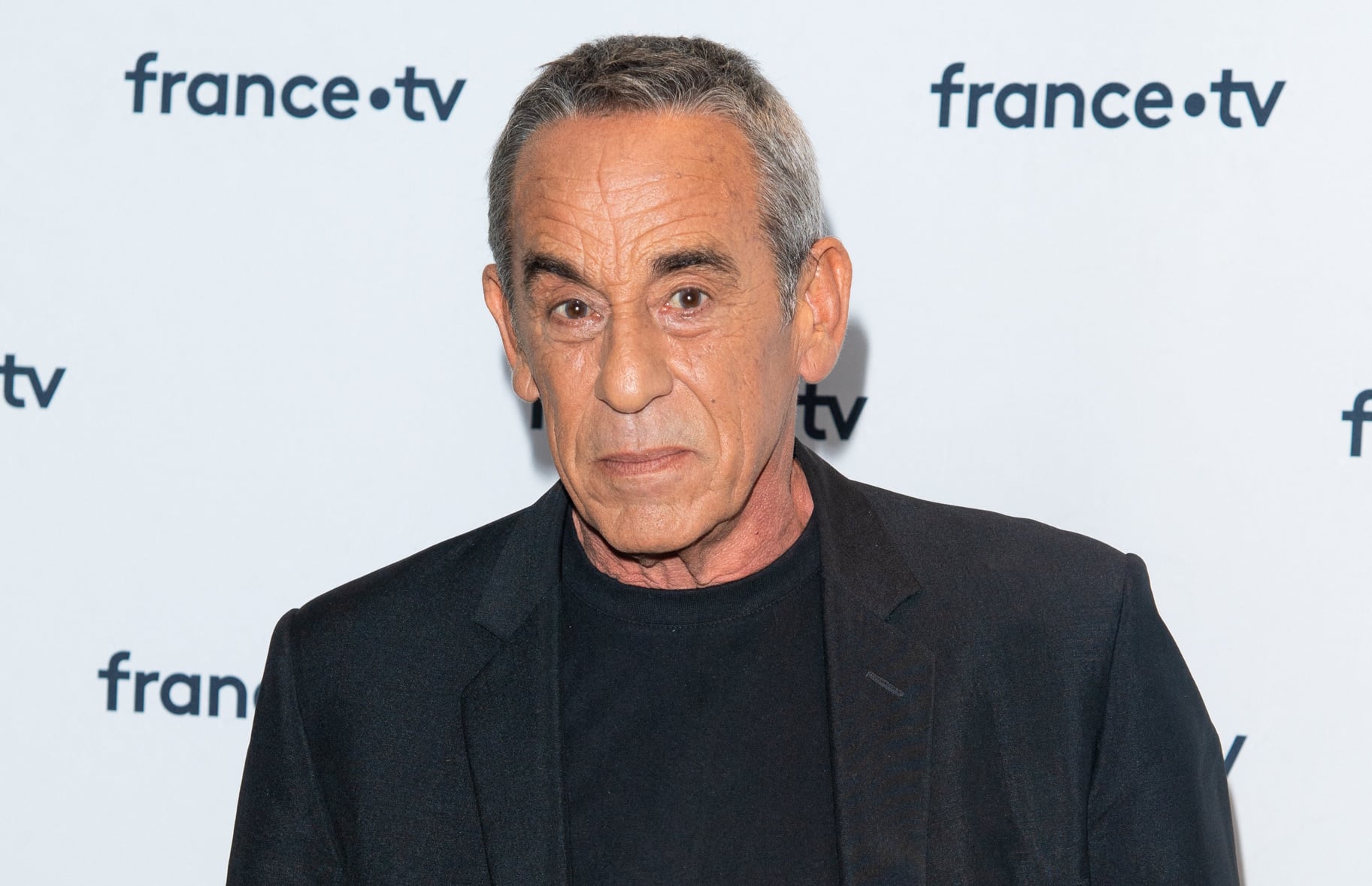 Décès de Thierry Ardisson : une figure culte de la télévision française s’éteint à 76 ans