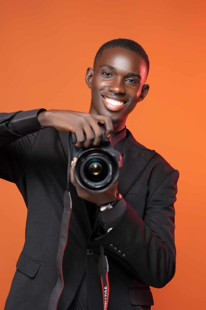Tapha Pro : le jeune photographe qui capture les stars sénégalaises