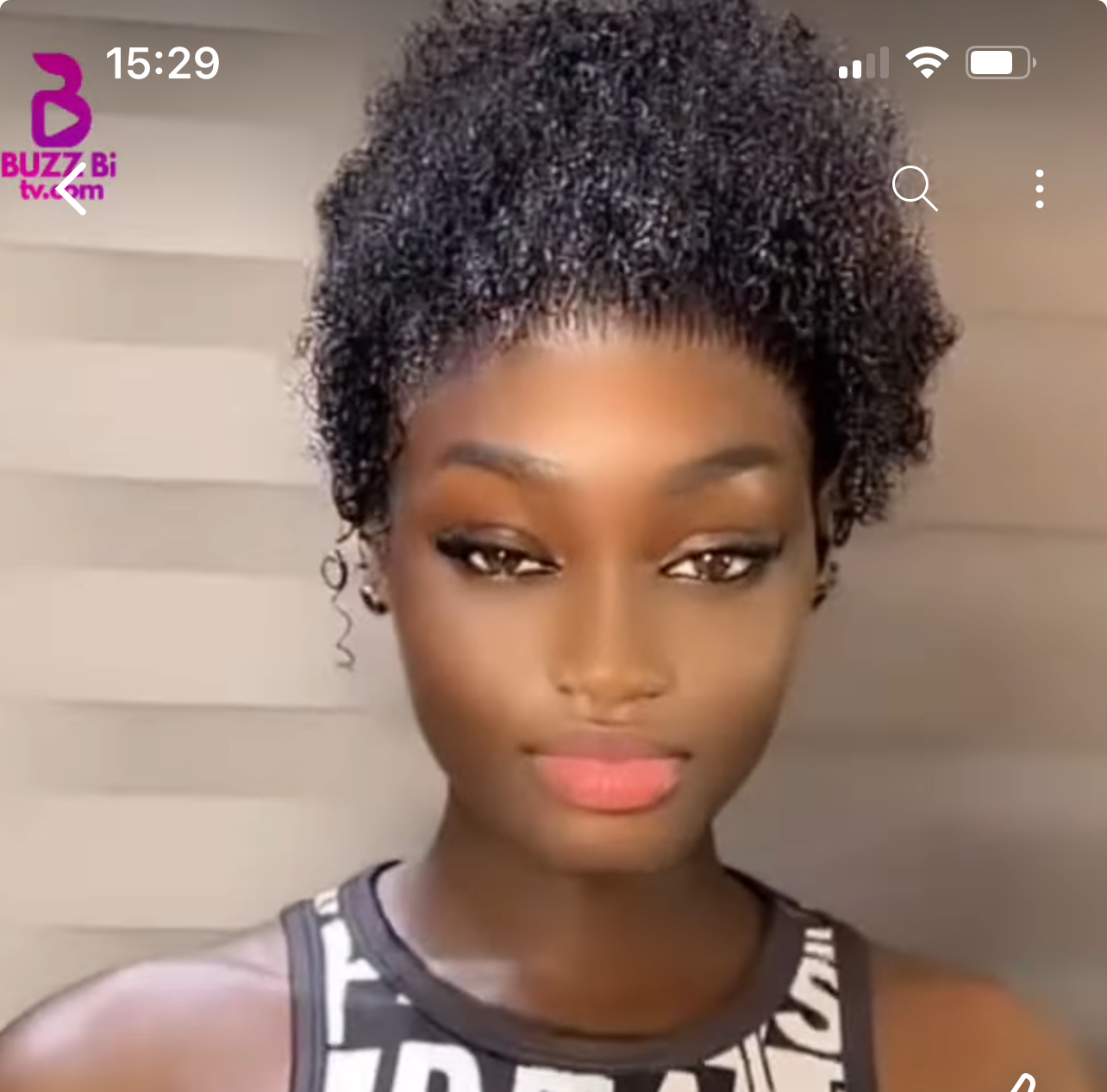 La danse $ensuelle de Ndakhté Lo fait monter la température