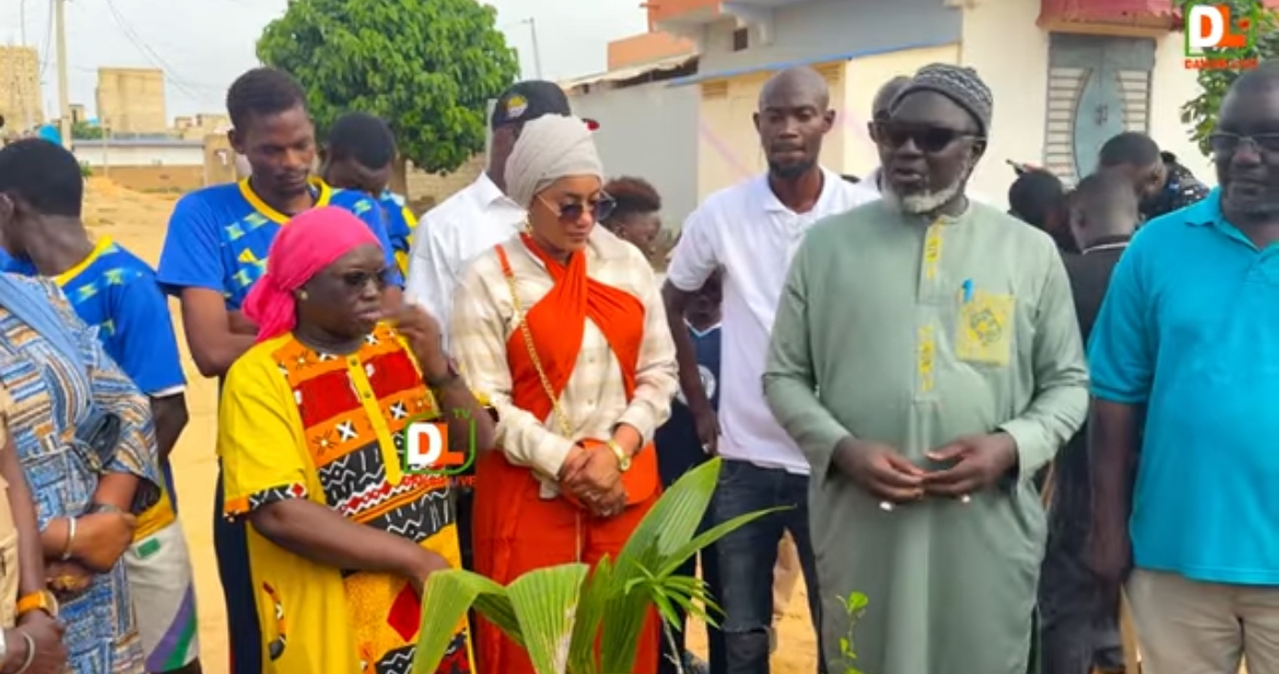 (Vidéo)- Visite de chantier et reboisement : Bébé Bass au chevet de l’école 21 du Plan Jaxaay