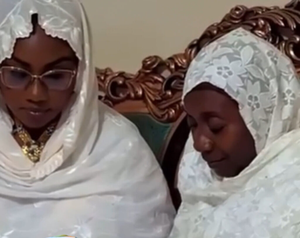 (Vidéo) – Tivaoune: Sokhna Bally Mbacké chez Sokhna Aïda Sy Dabakh
