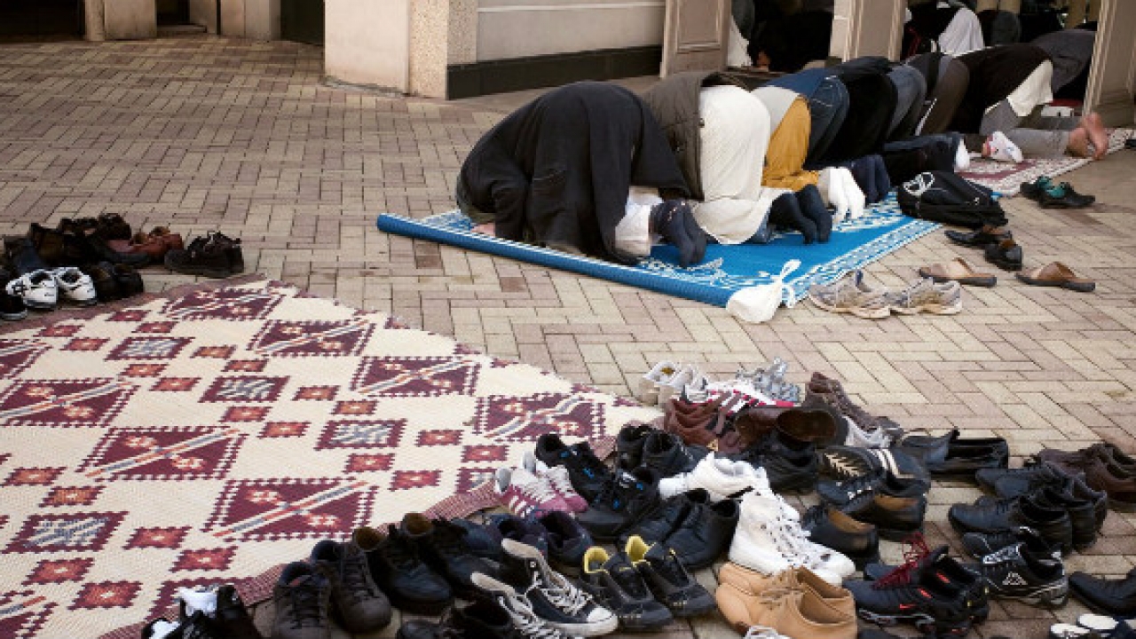 Hann Maristes : un marchand guinéen pris en flagrant délit de vol de chaussures en pleine prière…