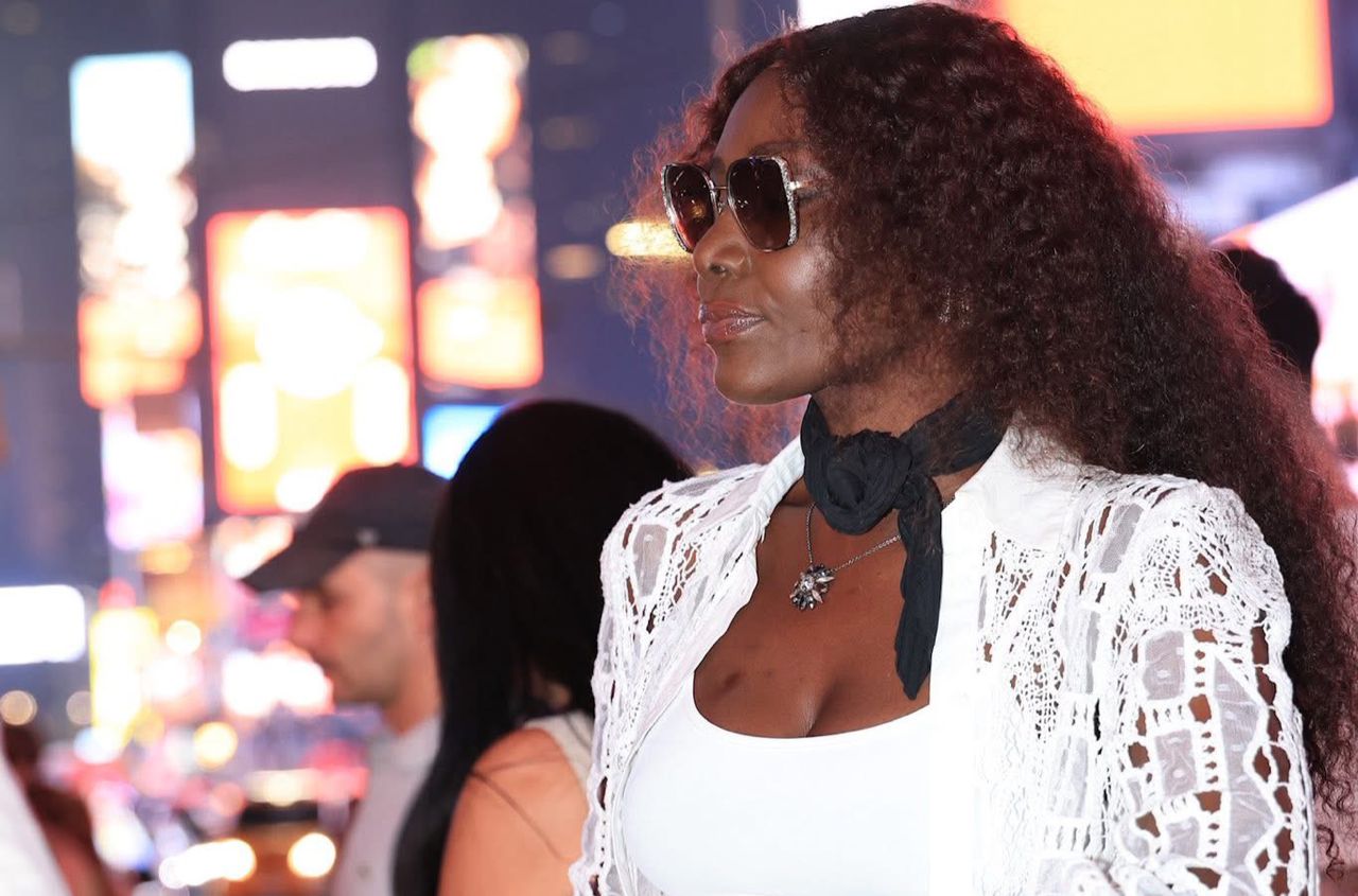 (Photos)- Coumba Gawlo en mode urbaine chic à New York
