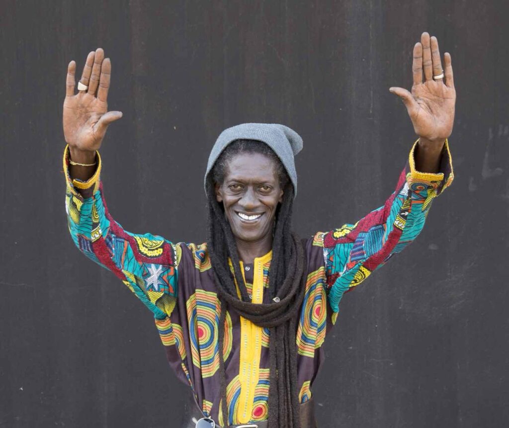 Cheikh Ndigël Lô fête ses 50 ans de carrière avec une tournée nationale