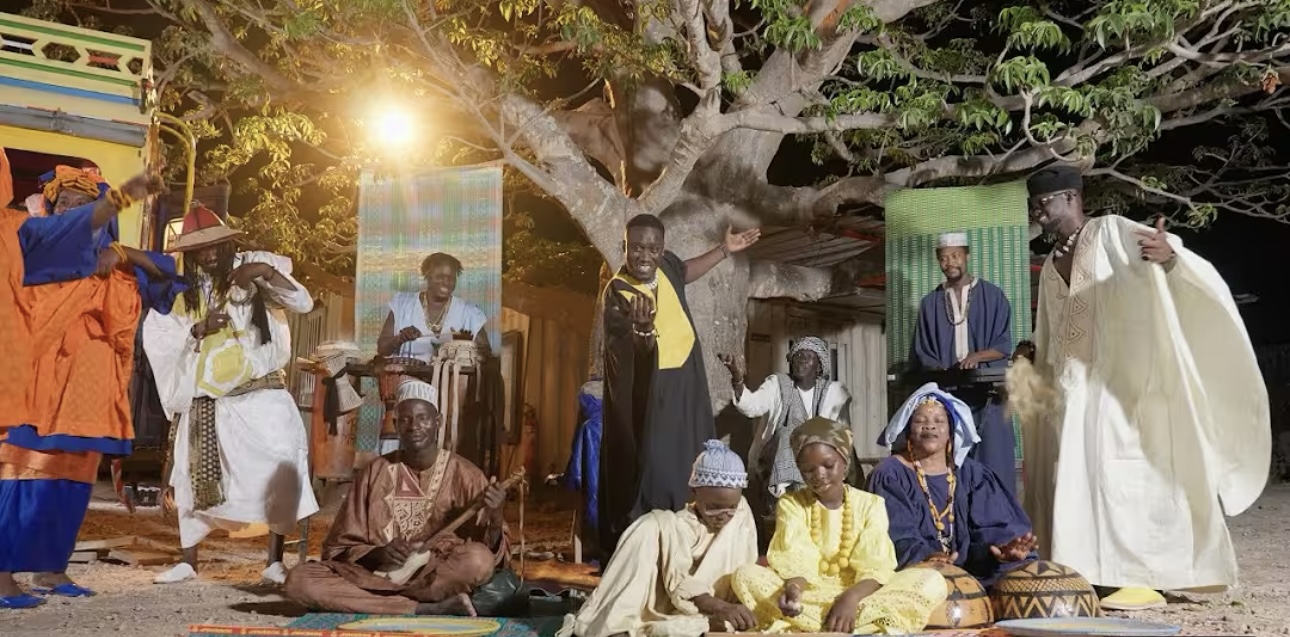 (Clip officiel) – « Mbëugëlu Jollof », le magnifique clip de Karabalik en featuring avec Xiirsa.
