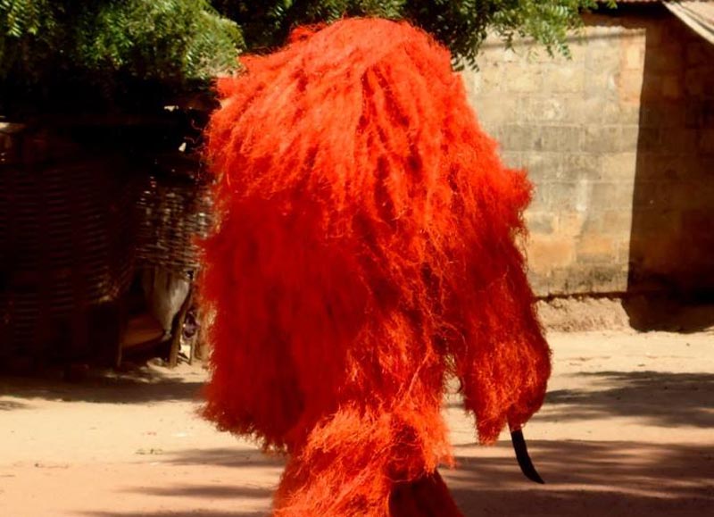 Drame inédit à Ngaparou : un Kankourang perd la vie après une bagarre…