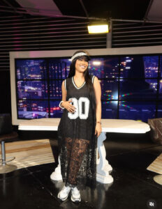 (02 photos): Racky Aïdara, entre charme et audace sur le plateau de 2STV