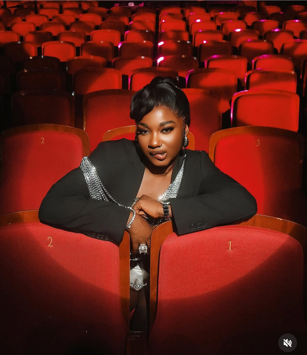 (02 photos): Mia Guissé tourne la page : focus sur sa tournée européenne !