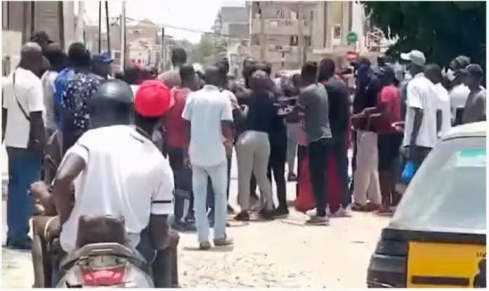 Scène cocasse à Yeumbeul : Le marabout profite du bain mystique de sa cliente pour lui…