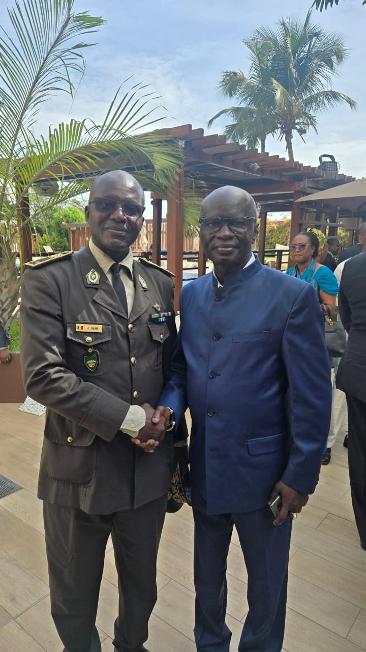 Oumar Pène honoré par les Armées : un hommage national à l’artiste du civisme et de la paix