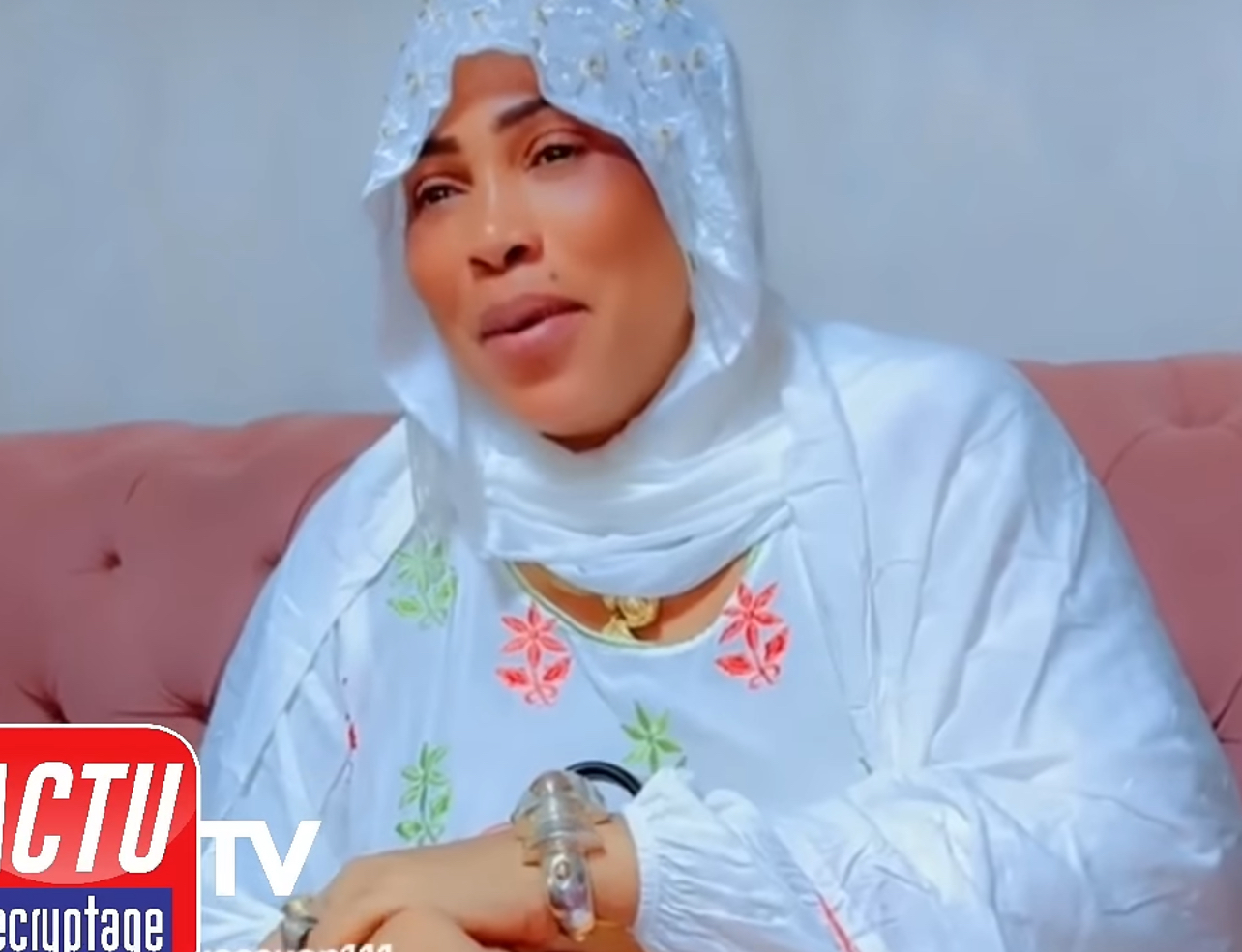 Mame Ndiaye Savon offre le pèlerinage à sa mère après sa sortie de prison