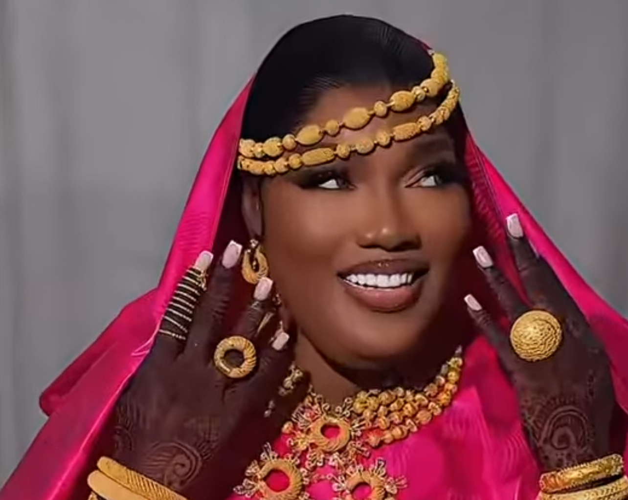 (Vidéo)- Bijou Ngoné sublime en or pour le baptême royal de sa fille Bousso Bally