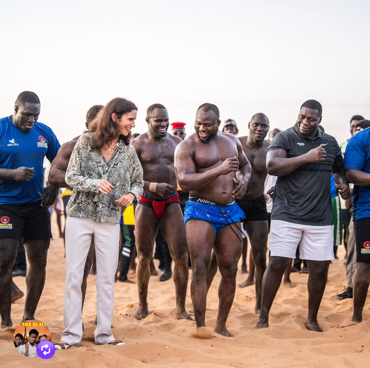 Moment inédit : l’Ambassadrice du Royaume-Uni danse avec Modou Lô