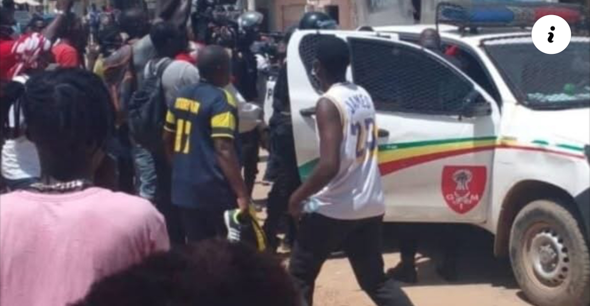 Horreur à Mbour : un fils frappe sa mère et tente de l’étr@ngler pour un repas jugé “insuffisant”