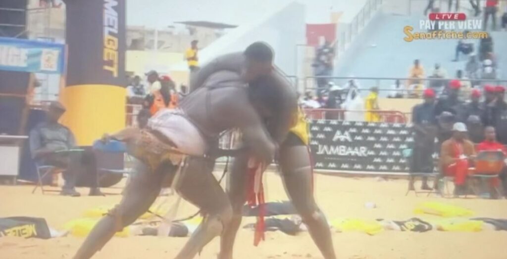 (Vidéo)- C&rsquo;est terminé entre Fils de Ama et Arnass: Découvrez la chute spectaculaire