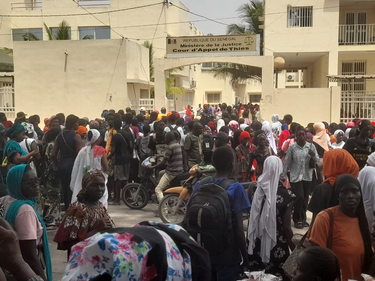 Thiès : Il cogne la tête de son petit frère de 10ans contre un poteau en défendant sa femme…