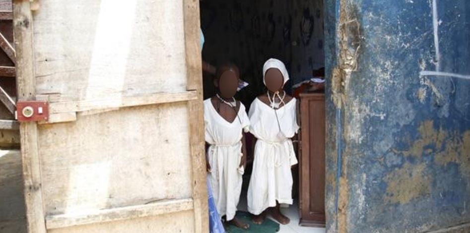 Un enfant décède après une circon-cision illégale : le scandale éclate à Fissel