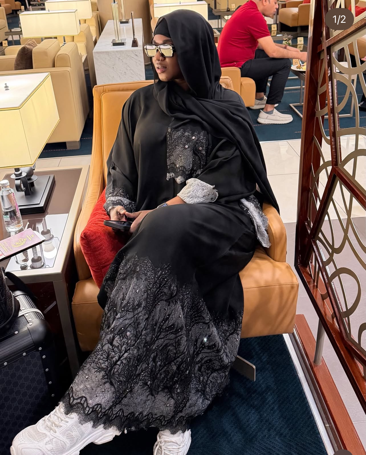 (02 photos ): En Oumra, Mia Guissé dévoile des clichés salués par sa communauté